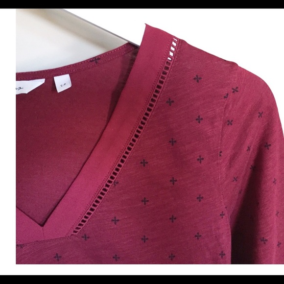 REITMANS Dainty Cross Print With 3/4 Crop Sleeve Top/Tee Maroon Red Size Small - Picture 5 of 9